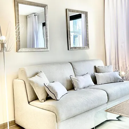 Apartament Rue D'antibes - 2 Minutes Walk From Beach, Palais Des Festivals, Boulevard De La Croisette - Free Parking - Gray D'albion *