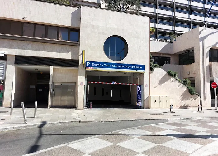 Gray D'albion - Rue D'antibes - 2 Minutes Walk From Beach, Palais Des Festivals, Boulevard De La Croisette - Free Parking
