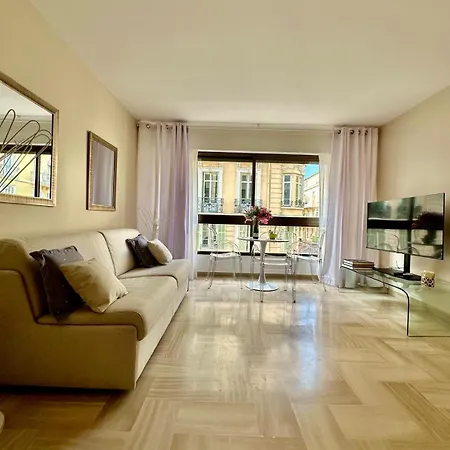 Rue D'antibes - 2 Minutes Walk From Beach, Palais Des Festivals, Boulevard De La Croisette - Free Parking - Gray D'albion