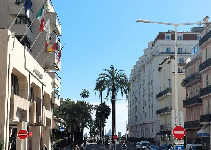Gray D'albion - Rue D'antibes - 2 Minutes Walk From Beach, Palais Des Festivals, Boulevard De La Croisette - Free Parking Cannes