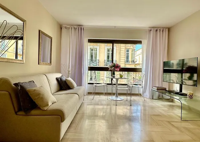 Gray D'albion - Rue D'antibes - 2 Minutes Walk From Beach, Palais Des Festivals, Boulevard De La Croisette - Free Parking