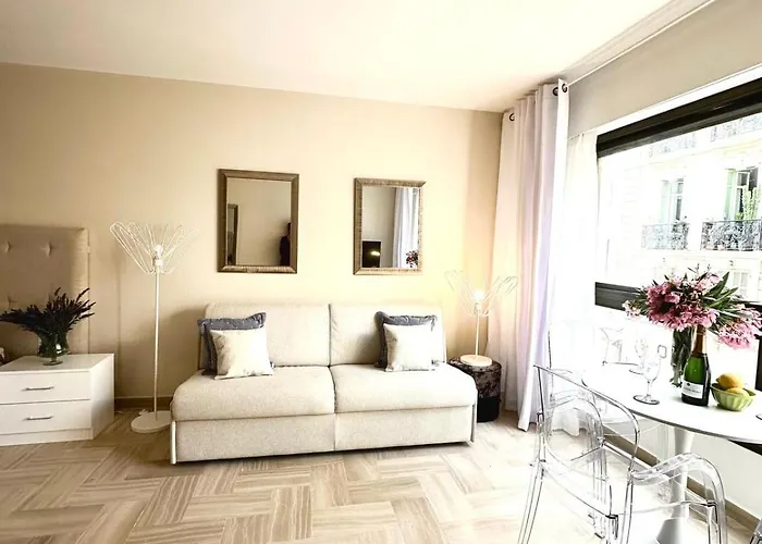 Gray D'albion - Rue D'antibes - 2 Minutes Walk From Beach, Palais Des Festivals, Boulevard De La Croisette - Free Parking Apartment